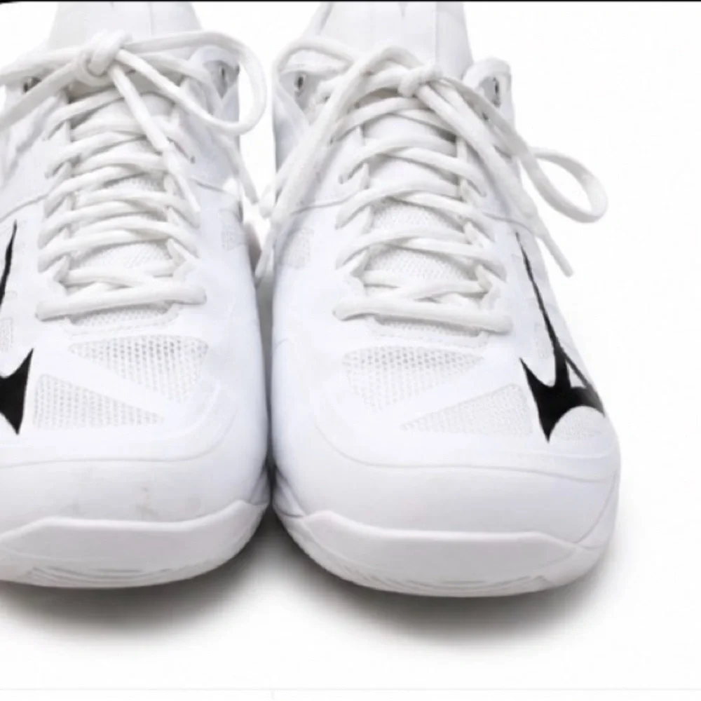 Mizuno White Low-Top Sneakers with Black Logo